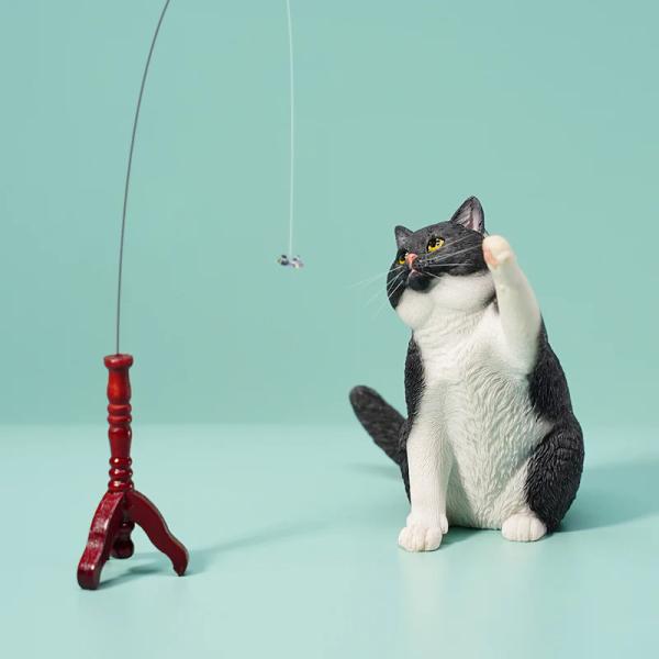 1/6サイズ蝶のネコじゃらしと遊ぶ黒白猫ブリティッシュ ショートヘアーリアルフィギュアネコ動物彫像置物猫好き輸入品JXK-127C