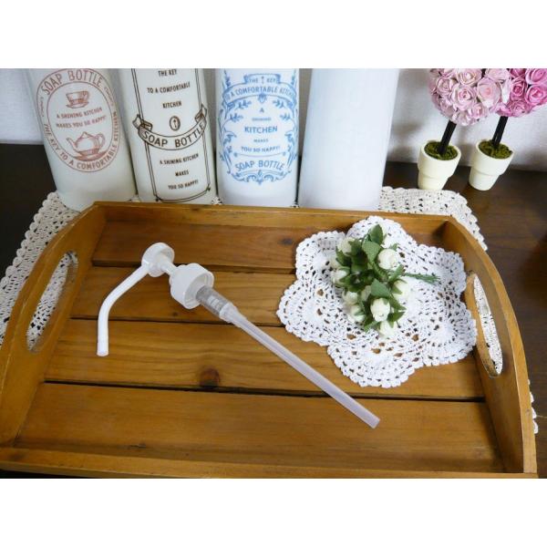 アンティケールシリーズのポンプの替えポンプです。 このシリーズのボトルは陶器でいつまでも清潔にきれいなまま 使えますが、ポンプは陶器ではないので年数を重ねれば劣化しますので その時に替えポンプが必要になります。。 いつまでもきれいなままのア...