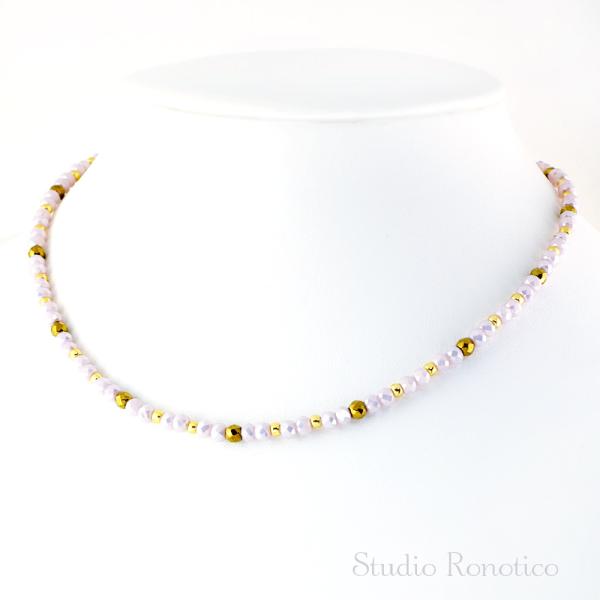 アンティーク風のピンク＆ゴールドの落ち着いた色合いの磁気ネックレス。磁気ネックレスには見えない、お洒落な磁気ネックレス。アンティークローズカラーのカットガラスビーズと磁気ヘマタイトにもカットが入り、磁気ヘマタイトは中磁力タイプを14粒、強す...