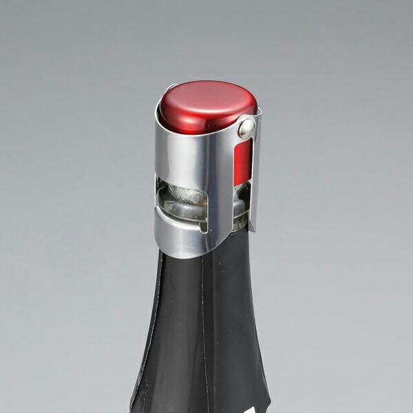 シャンパンボトル専用の保存用キャップです。【材質】本体：ステンレススチール、ABS樹脂（耐熱温度80℃）、キャップ：ステンレススチール、ストッパー部：シリコーンゴム （耐熱温度100℃）【サイズ詳細】41×37×57mm【生産国】中国【広告...