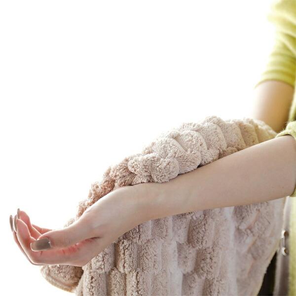 触れる表面積を増やすことによって、髪の毛や肌にフィットして素早く吸水してくれます。マイクロファイバーならではのマシュマロのような肌触りに加えて、ポコポコの感触はクセになりそう！これまでのマイクロファイバータオルとは違った新しさをお楽しみ下さ...