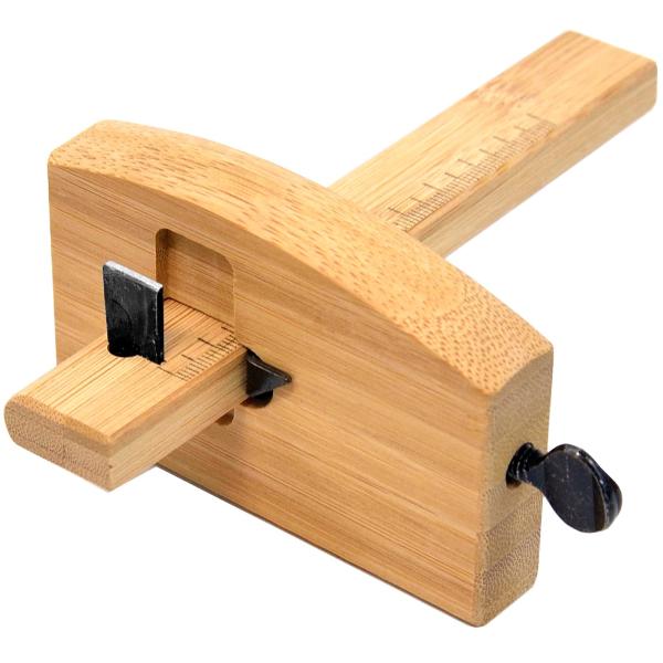 【商品概要】毛引(メートル尺): 筋罫引きという日本の木工マーキングスクライバーです。 木の端から一定の幅の平行線を描くことができます。 幅は簡単に調整できます。 日本のプロ用大工道具です。正確な木材マーキング: 線を引く幅を決め、手で回せ...