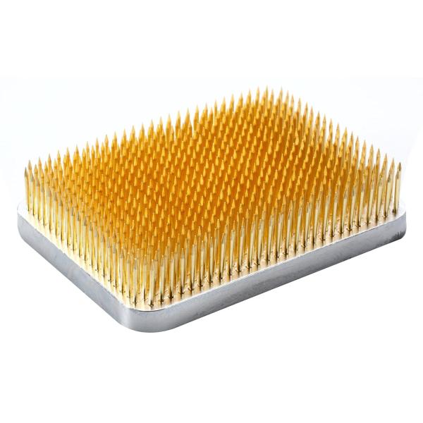 【商品概要】重量:約385g全体寸法(約):長辺83mm×短辺58mm×高さ21mm針寸法(約):太さ直径1.4mm×高さ13mm針の本数:276本包装形態:化粧箱セイフティタイプ:剣山を簡単に水から取り出せる鎖付の金具ゴムリング付:水盤を...