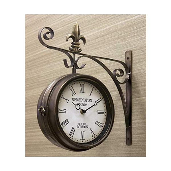 【商品概要】【商品説明】外国のお家や駅で見かけそうなお洒落な両面時計♪ 表と裏の時計はそれぞれ独立した仕様ですので 表と裏を違う時間設定も出来ます。 しかも文字盤が、360度クルリと回転しますので お好みの角度に調整できます 実用性のあるイ...