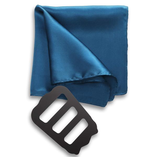 【商品概要】シルクでしか味わえない独特の光沢感と、滑らかな肌触りをお楽しみください。結婚式やパーティーなどのフォーマルなスーツスタイルから、普段のカジュアルスタイルまで、幅広く活躍するポケットチーフです。初めての方でも安心！ チーフの折り方...