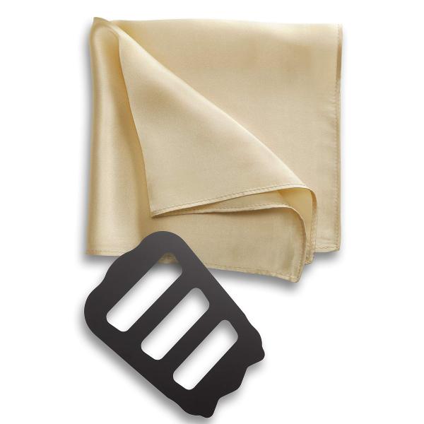 【商品概要】シルクでしか味わえない独特の光沢感と、滑らかな肌触りをお楽しみください。結婚式やパーティーなどのフォーマルなスーツスタイルから、普段のカジュアルスタイルまで、幅広く活躍するポケットチーフです。初めての方でも安心！ チーフの折り方...