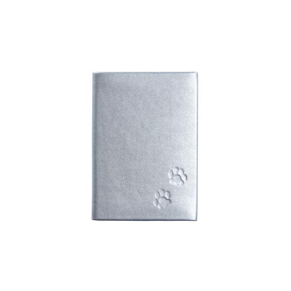 【商品概要】本体サイズ 大:幅8×高さ11ペットの体毛を形見のお品として保存できるコンパクトな手帳型遺毛入れです。付属の銀色の台紙に遺毛を保管してご使用ください。お写真も入れられますので、外出先などでも肌身離さず一緒にお出かけが可能です。【...