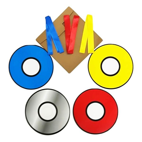 【商品概要】手品・舞台に最適なカラフルなマジックです。手品の説明：空の封筒に青いディスクを入れます。その後、色のないディスクを入れます。封筒の穴に赤いリボンを通して１枚ディスクを取り出すと・・赤いディスクが現れます。もう一枚、色のないディス...