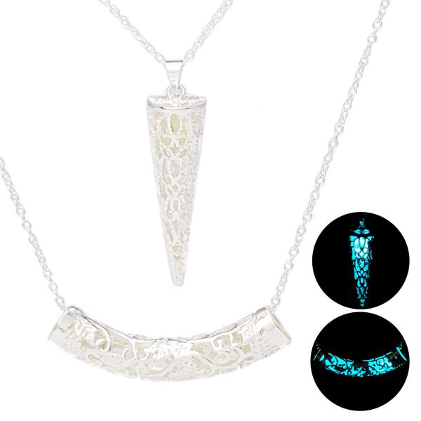 【商品概要】★日光やライトなどで蓄光し、暗闇で光るユニークで可愛くてクールな ネックレス。 お得な2点セットです。★普段のオシャレ、コスプレ、イベント、プレゼントに！不思議で魅力的な個性的なペンダントです。★十分な光を吸収した後に光を放ちま...