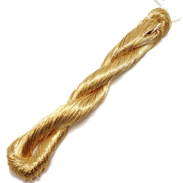 【商品概要】【素材】表:ポリエステル100％ 芯レーヨン100%（純金蒸着フィルムを使用した金糸）【サイズ・重量】太さ：直径が約0.7mm位の最も一般的な太さのソフト金糸です。長さ（1綛・枠周90cm）:100m　36.5グラム【梱包サイズ...