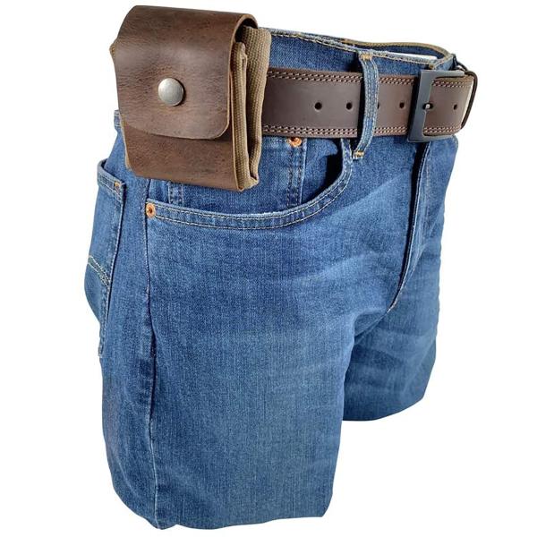 【商品概要】【レザー製のベルト】頑丈なベルトにドント釦が何個付き、パンツの帯革に掛けて持ち運ぶデザインです。【ズック製の本体】バッグの本体は厚手のズック製、頑丈で破れにくいです。傷つくのに心配せず、毎年繰り返しの使用ができる耐久性が持ってい...