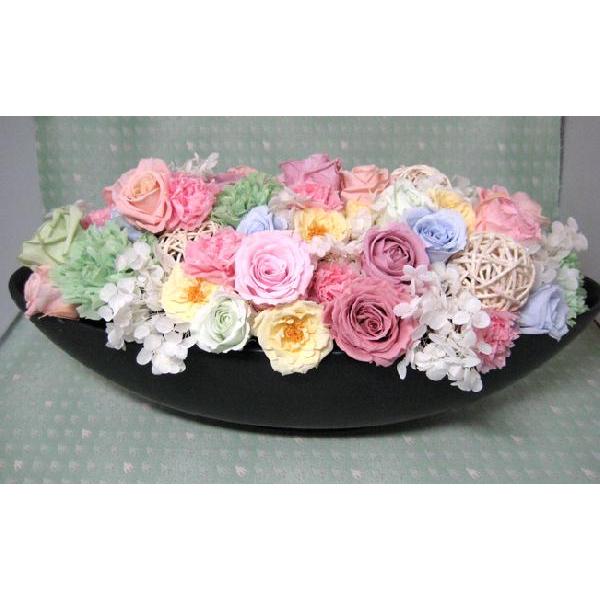 ゴージャス パステルカラーバラのプリザーブドフラワーのアレンジメント 黒のポットにあしらって P 72 ローズガーデン Yahoo 店 通販 Yahoo ショッピング