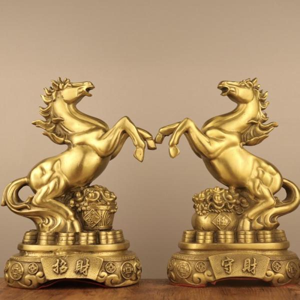 [Release date: December 2, 2025]●象徴的な繁栄：馬の銅製装飾品として、この作品は繁栄と成功を体現し、装飾的な装飾の慣習と一致し、どんな部屋にもポジティブな雰囲気を醸し出します。馬のフィギュアおもちゃ、馬のフィ...