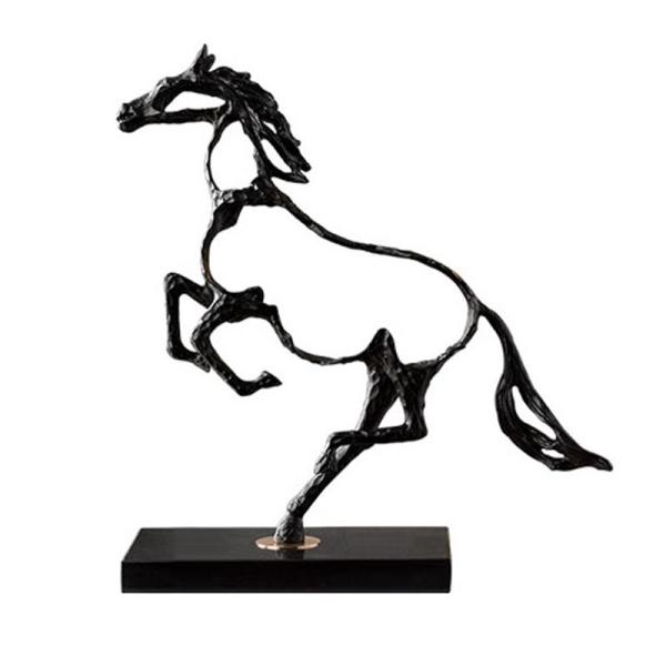 [Release date: December 9, 2025]?馬の置物は、家、オフィス、カフェなどの本棚、机、キャビネットを飾るのに使用され、高級感を添えます。?サイズ：ブラック、黒金：38*33.5cm 金色：高さ38cm 幅35cm...