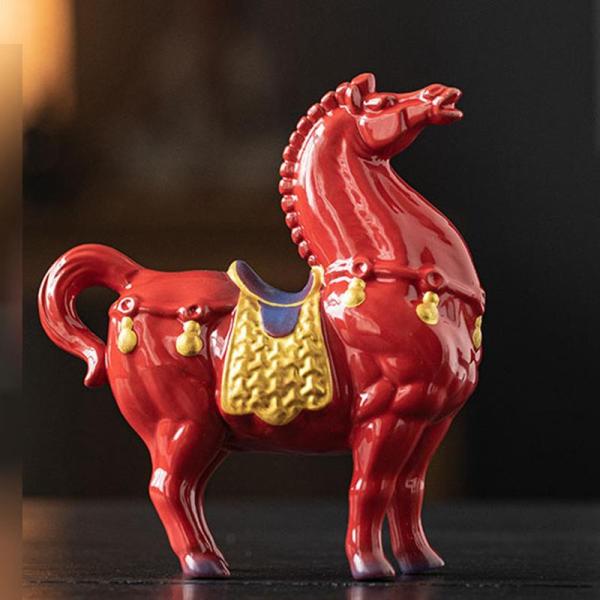 [Release date: December 9, 2025]材質:セラミック製生活、仕事場で嫌な感じがしたら、風水に頼って、縁起物を購入することをおすすめます。これを玄関やオブジェに飾ると、良き年を迎える為に縁起の良い干支飾り。飛躍の年...