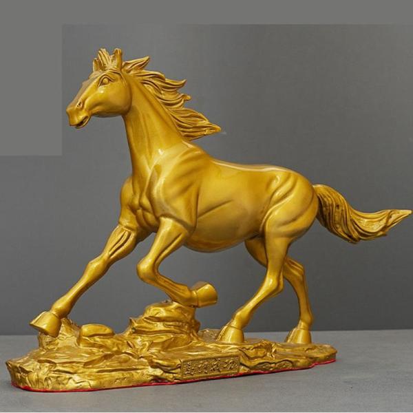 [Release date: December 9, 2025]金馬は金運、財運、事業運、を司る馬神様。仕事運アップ・商売?盛・金運アップに効果がある。干支飾りは、大切な人への贈り物や新年のインテリアとしてもおすすめです。馬は福を招く縁起物...