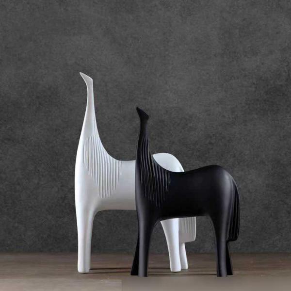 [Release date: December 23, 2025]馬や動物が好きな友達や家族へのプレゼント、誕生日、クリスマス、クリスマス、ホリデー、お正月などにぴったりのギフトです。令和八年（2026）度干支馬。午（うま）は、昔から 躍動...