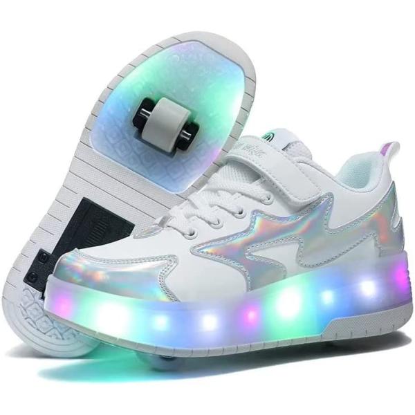 [Release date: June 22, 2024]表地: 合繊女の子にも男の子にも大人気のローラーシューズです。 ソールの一部ではなく、全周ぐるっと360度に内蔵された華やかなLEDがお子様のテンションを↑↑↑ シューズの裏側まで光...