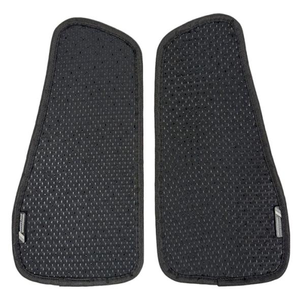 ラフアンドロード製ジャケット対応胸部パッド胸部をガードするエアホールウレタンパッド。対応ジャケットのチェストガード用ポケットに組み込んで使用します。着易さを重視される方にオススメです。※ラフ＆ロード製品のモデルに対応します■ 商品情報・品番...