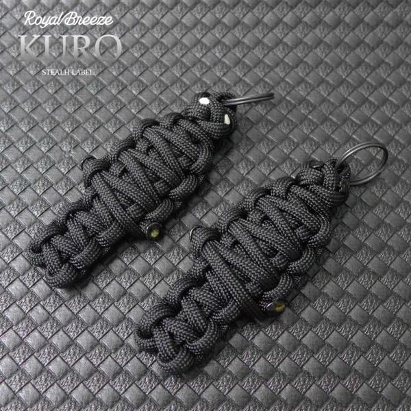 【商品名】EDC パラ ミイラ KURO  ステルス ラベル パラコード マスコット フィギュア 【使用カラー】選べる2色 ( 黒目 ステルス モデル /  蓄光目 GITD モデル)【商品説明】550パラコード約1.1メートルで編まれたミ...