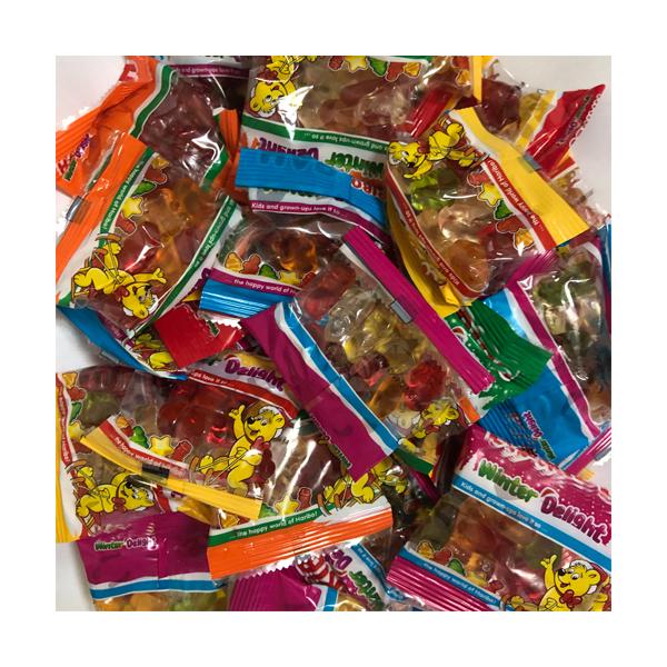 クリスマスにピッタリなツリーやスノーマン、ベル、スター等がアソートされた商品です。食べきりサイズの個包装個包装に入っています。 パーティーやシェアにぴったりです。小粒で食べやすい大きさです。■名称:キャンディー■メーカー:HARIBO■原材...