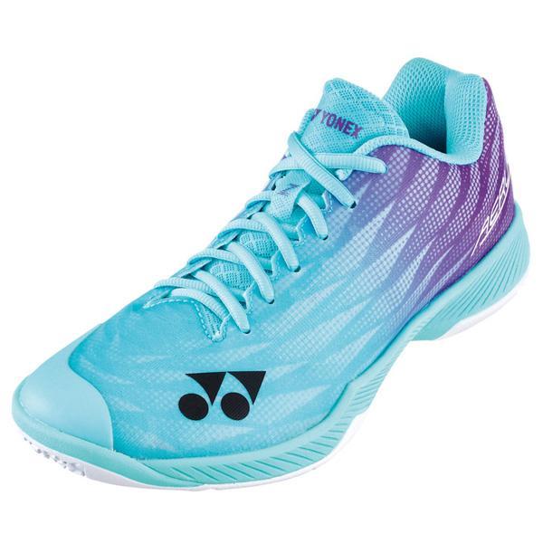 SHBAZ2MYヨネックス史上最軽量。軽量性・グリップ性が向上し、より素早いフットワークを生む。【ラディアルブレードソール】変形の大きいエリアと小さいエリアを組み合わせた放射線形状を細かく配置することで負荷を分散させ、グリップ性が約3％向上...