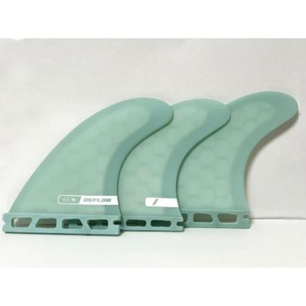 DEFLOW THRUSTER V.2 MINTフィン LARGEFUTURE専用/トライFINビーチブレイク用に開発され、小波から大波まで対応するオールランドFINです■ハニカムコア■サイズ ●センターフィン  ベース/115mm 高さ/...