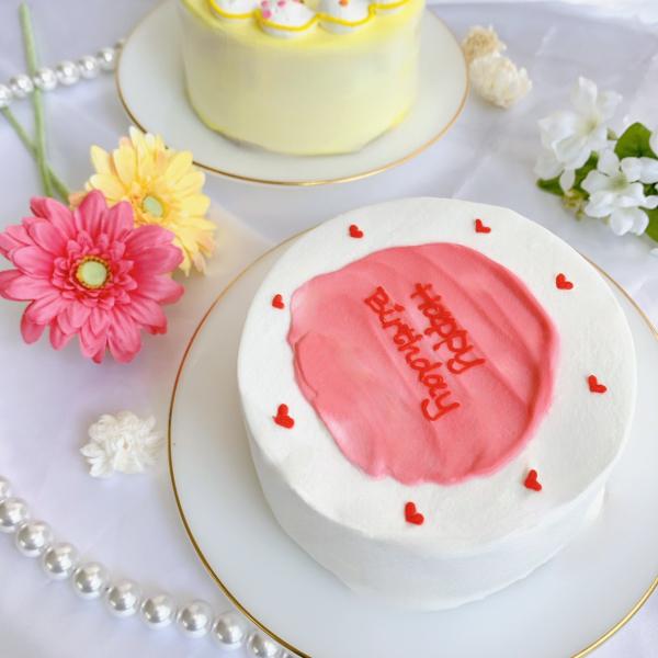 ■ハートフルセンイルケーキ 3号お好きな色とメッセージでお作りします♪誕生日や記念日などのお祝いにおすすめのかわいいケーキです♪お好きなメッセージを15文字以内（漢字不可）でお入れいたします。中には甘酸っぱいいちごジャムがサンドしてあります...