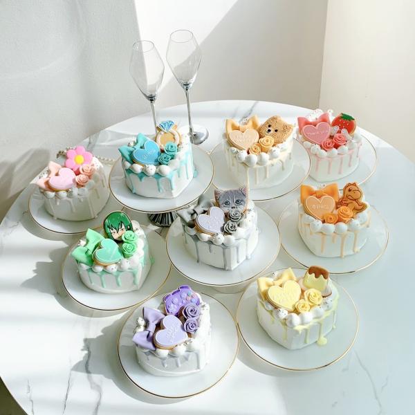 ■手書きクッキー付き ハート型ドリップセミオーダーケーキ 4号お好きなイラストクッキー・色・メッセージでお作りするセミオーダーケーキです。ハート型の土台やドリップなど写真映えする豪華なケーキに仕上がりました♪ケーキにサンドされている甘酸っぱ...