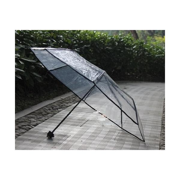 雨の日でも視界が明るい透明ビニル傘、三つ折りタイプです。三つ折りなので、非常にコンパクト。 それでいて、広げると直径100cmの広さ。「やっぱり、傘は透明でしょ！」というあなたにオススメです。透明三つ折りタイプサイズ：直径100cm,長さ5...