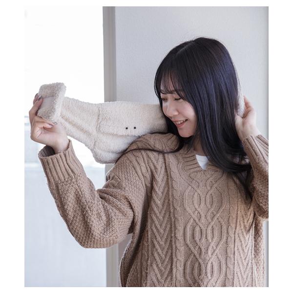 モンスターにハグをされているかのようなハグウォーマー。シリカゲル＆セラミックボールパックをレンジでチンすると、蒸気が発生し程よい温度で肩や首、肩甲骨をじんわり温めます。ほんのりとしたあたたかさは外気状況にもよりますが、おおよそ約10〜15分...