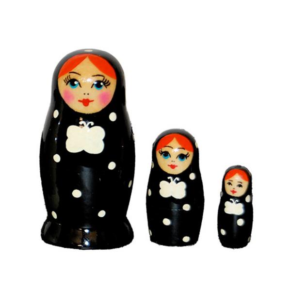 ドット柄がキュート！胸のチョウチョリボンがアクセント素材：　菩提樹いちばん大きなマトリョーシカの身長：約7センチmade in Russia