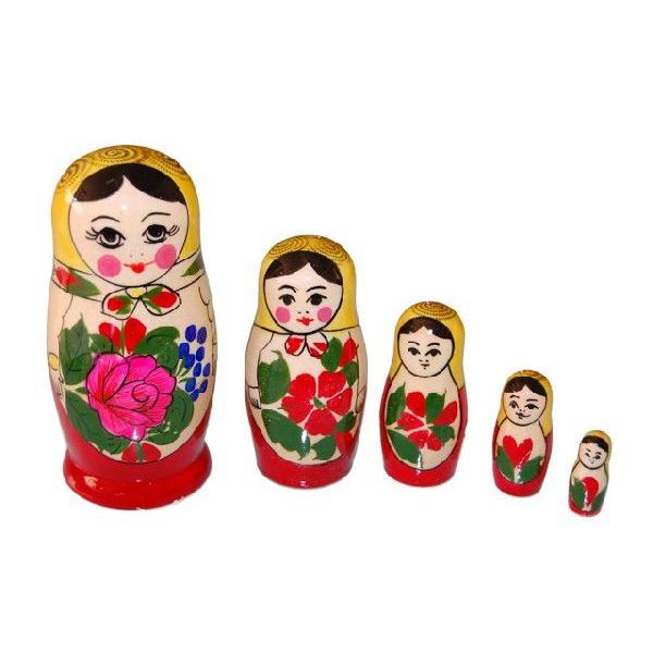 もっともスタンダードなマトリョーシカ。通常の６個組よりも少し小さめですが、５個組が登場です。頭巾の色も、黄色と赤色でお好きな方をお選び下さい。お土産の定番！かわいくてお手頃です。素材：　菩提樹いちばん大きなマトリョーシカの身長：　約１１セン...