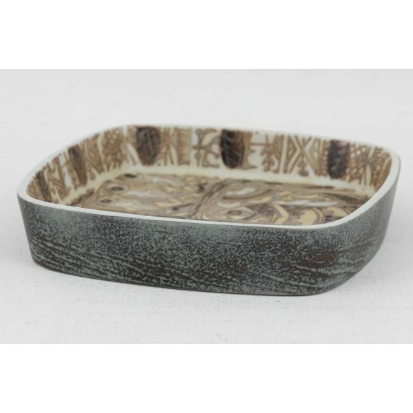 ロイヤルコペンハーゲン社製、Nils Thorssonに絵付けされたBACAのスクエアトレイです。関連キーワード：【北欧雑貨 ビンテージ雑貨 アンティーク品 ロイヤルコペンハーゲン デンマーク 小物入れ 収納 トレイ】