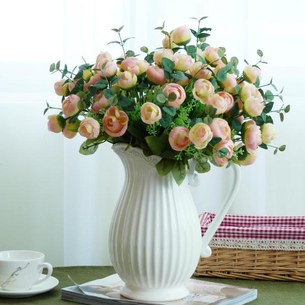 フレンチスタイルの水差し型花瓶は、上品でお洒落なインテリアにぴったりのアイテムです。クラシックな雰囲気の中にやさしい温かみがあり、置くだけで空間がやわらかく彩られます。繊細なカーブや程よいサイズ感が、シンプルなお部屋にも洗練された印象をプラ...