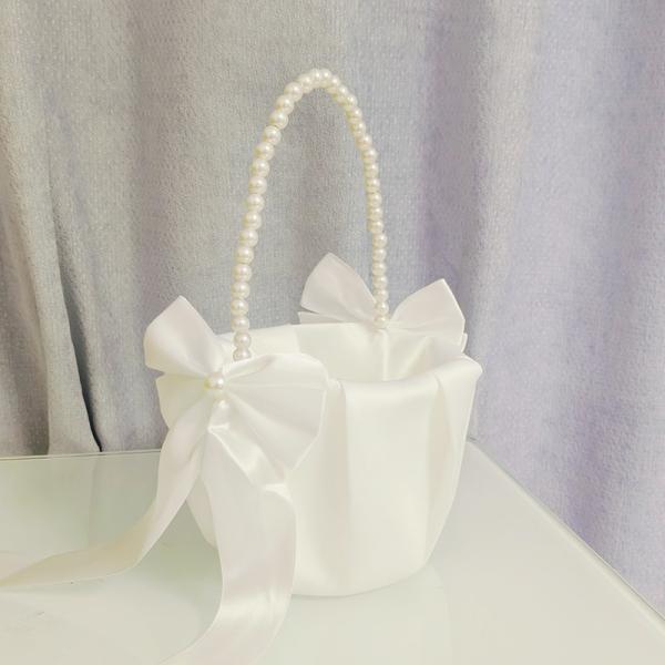 バスケット かご ウェディング 花かご 白 レース パール リボン ホワイト 子供 結婚式 フラワーガール リングボーイ 手提げ 丸型 布製 リボン飾り 花びら入れ