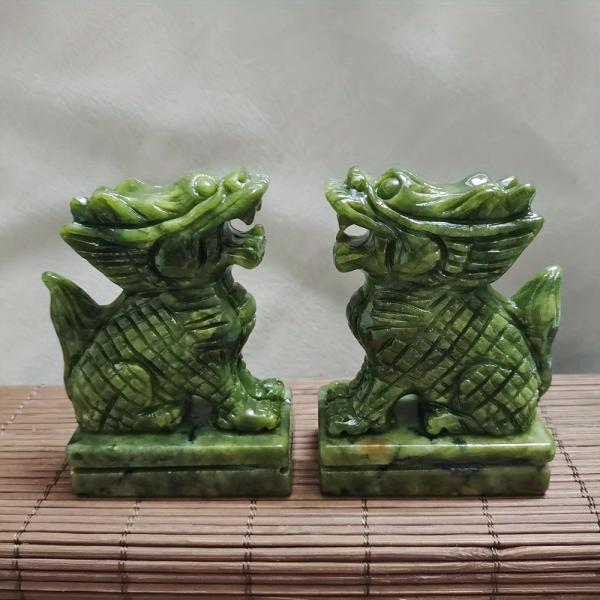 翡翠　麒麟縁起彫刻　根付　置物　(14075) 翡翠 麒麟 天然 石 手作り ヒスイ キリン ジェイド 神獣 幸運 癒し