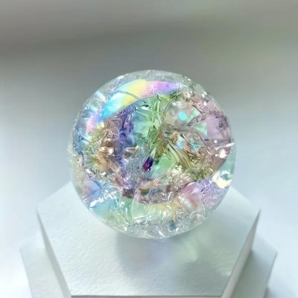天然石 エンジェルオーラクラック 水晶 丸玉 5cm スフィア レインボー 置物 オブジェ 不揃い 風水 保護石 レインボー 厄除け インテリア 玄関 リビング 高級感