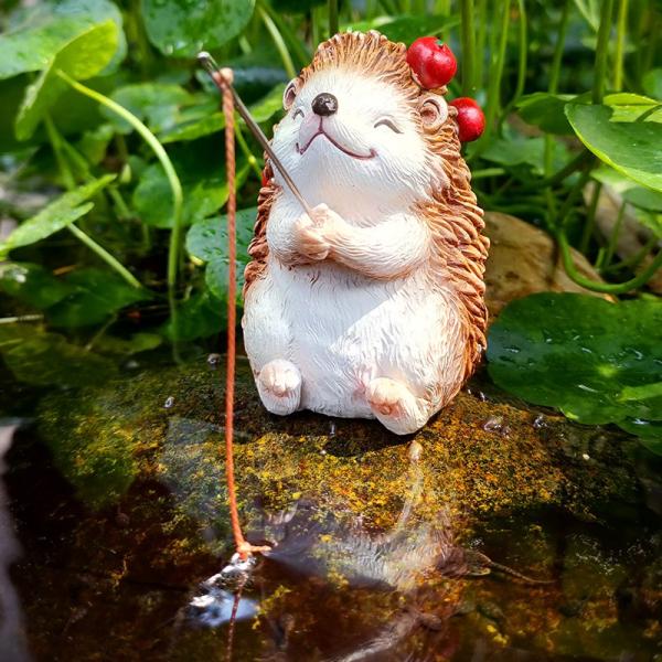 ガーデン オブジェ 釣り ハリネズミ 樹脂 庭 水槽オブジェ 置物