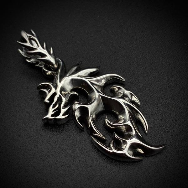 シルバー925 ペンダントトップ ドラゴン 龍 炎 トライバルデザイン メンズネックレス 重厚感 ハード系 アジアンファンタジー 彫刻デザイン 銀製トップ 龍神 鋭角