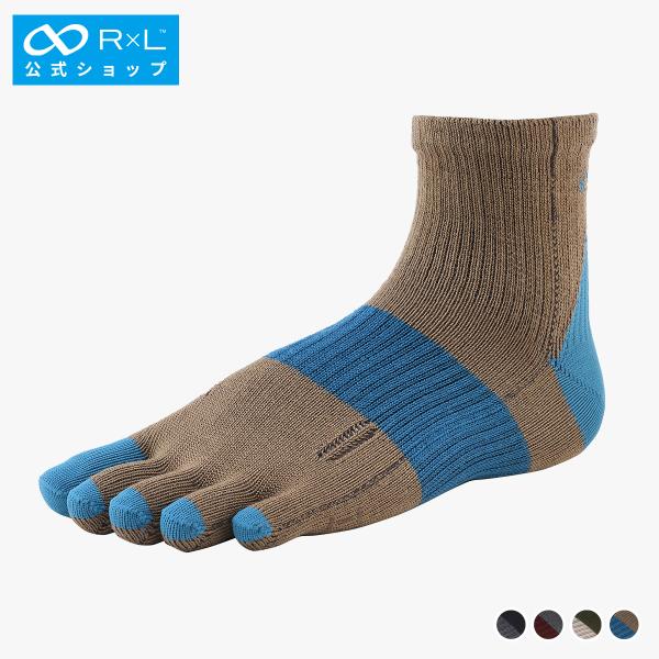3度目のモデルチェンジとなる本製品では、主素材の摩擦強度を3.2倍へ向上。メリノウールに滑り止め付きという稀有なソックスは、トレイルやウルトラマラソンだけでなく長いトレーニングでも満足できる強度を兼ね備えました。【商品特徴】1. メリノウー...