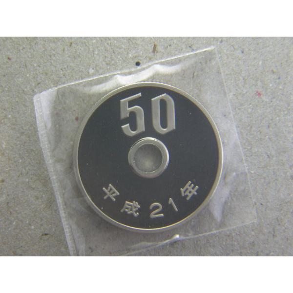 発行枚数500万3千枚　直径21ミリ　品位　銅750/ニッケル250　量目4.0ｇ面　菊花Proofセットから取り出した未使用貨幣です。参考　プルーフセット（通常）販売数　54,000　　※プルーフコインの発行は、上記に加えて、記念プルーフ...