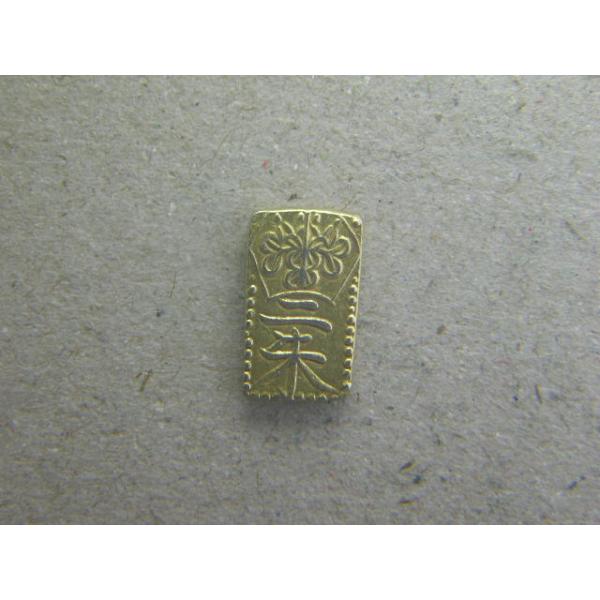 鋳造期間　天保３年〜安政５年　品位金29.8％　量目1.62ｇ　発行枚数1億306万枚