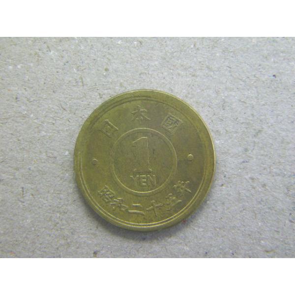 直径２０ミリ　品位銅６０〜７０ミリ　量目３．２ｇ 今使われている１円アルミ貨のお兄さんコインです。直径は一緒で、デザインも似ている所がありますが、材質が黄銅なので、量目は３．２ｇと３．２倍の重さがありました。戦後間もない頃に作られたコインな...