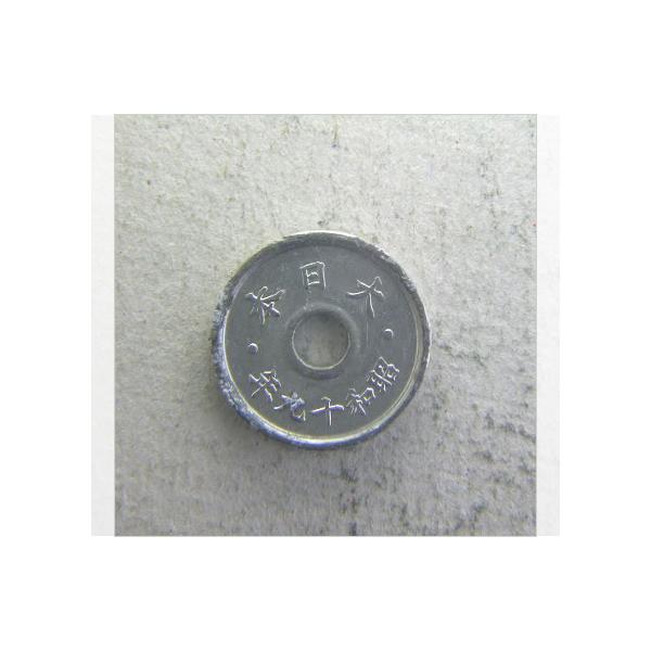 直径１７ミリ　品位錫９３％　量目１．９５ｇ　戦時中に製造された、粗悪なコイン。状態の良いものが極端に少ないコインです。
