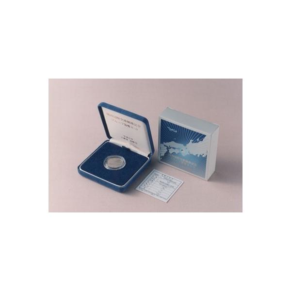 販売数10万　造幣局販売価格2700円　プルーフ貨幣セットは、鏡面仕上げされたコイン地に、つや消しの模様を浮き出させた美麗なコインです。※写真は見本です。同等品の送付となります。