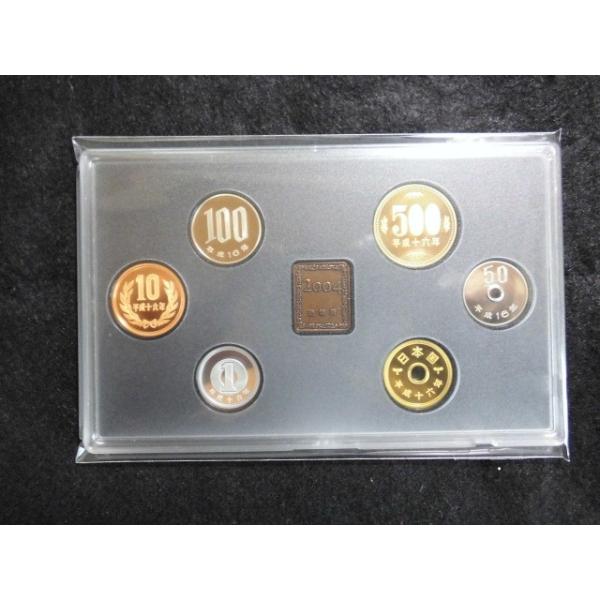 販売数9万4千900　造幣局販売価格7,500円　プルーフ貨幣セットは、鏡面仕上げされたコイン地に、つや消しの模様を浮き出させた美麗な５００円、１００円、５０円白銅貨に１０円青銅貨、５円黄銅貨、１円アルミ貨の６種貨幣と中央に発行年度を示す年...