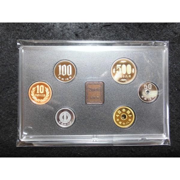 販売数7万6千700　造幣局販売価格7,500円　プルーフ貨幣セットは、鏡面仕上げされたコイン地に、つや消しの模様を浮き出させた美麗な５００円、１００円、５０円白銅貨に１０円青銅貨、５円黄銅貨、１円アルミ貨の６種貨幣と中央に発行年度を示す年...