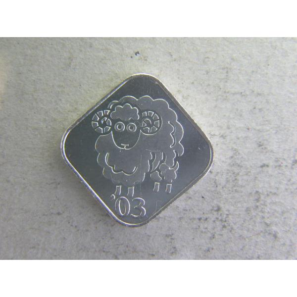 量目4.3ｇ　品位　銀100.0％　造幣局製造桜の通り抜け貨幣セットに封入された年銘板純銀メダルです。※撮像は見本です。同等品のご送付となります。