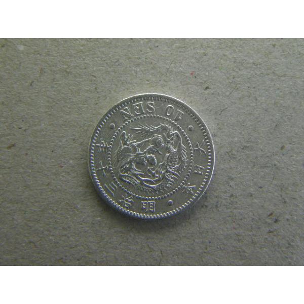 直径17.57ミリ　品位銀80.0％　量目2.7ｇ　発行枚数2,035万枚。